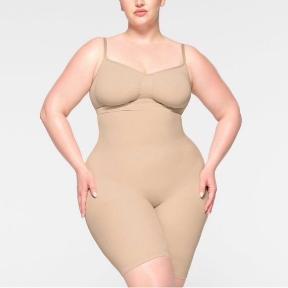 SKIMS Other - Skims Seamless Sculpt High-Waisted Above The Knee Short Size Medium Shaperwear